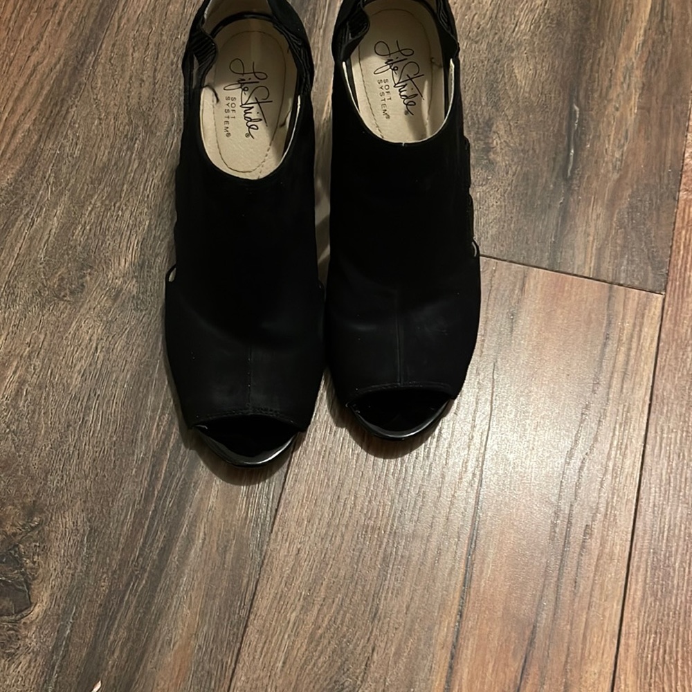 Life Stride 8 1/2 black heels.